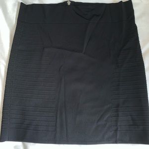 Form fitting black zip pencil skirt